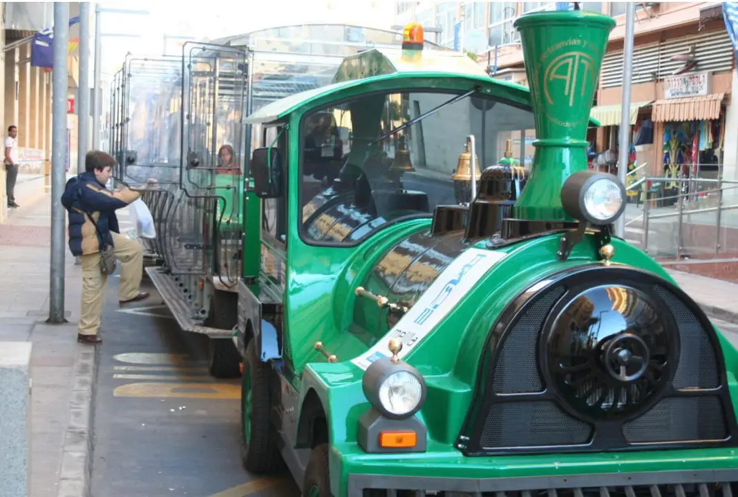 tren tur&iacute;stico
