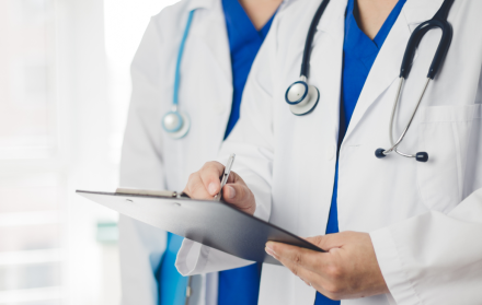 médicos