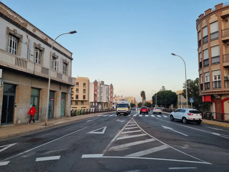 puente de Camellos,  plaza Mart&iacute;n de C&oacute;rdoba con plaza Primero de Mayo