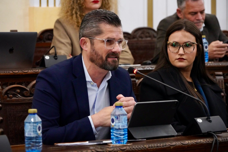 El consejero de Educación durante la sesión plenaria de este viernes