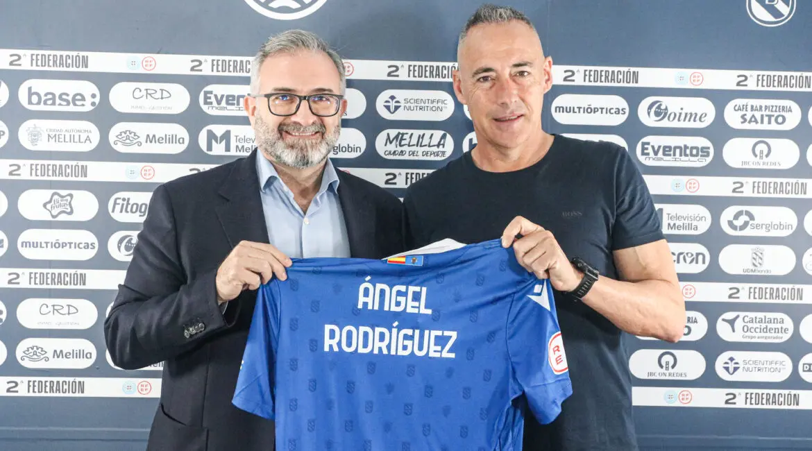 El presidente del club, Luis Manuel Rincón, en la presentación de Ángel Rodríguez /UD Melilla