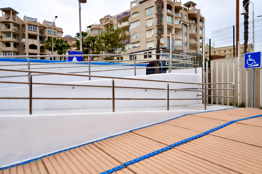 Nueva rampa de acceso a la playa de San Lorenzo / Gobierno de Melilla