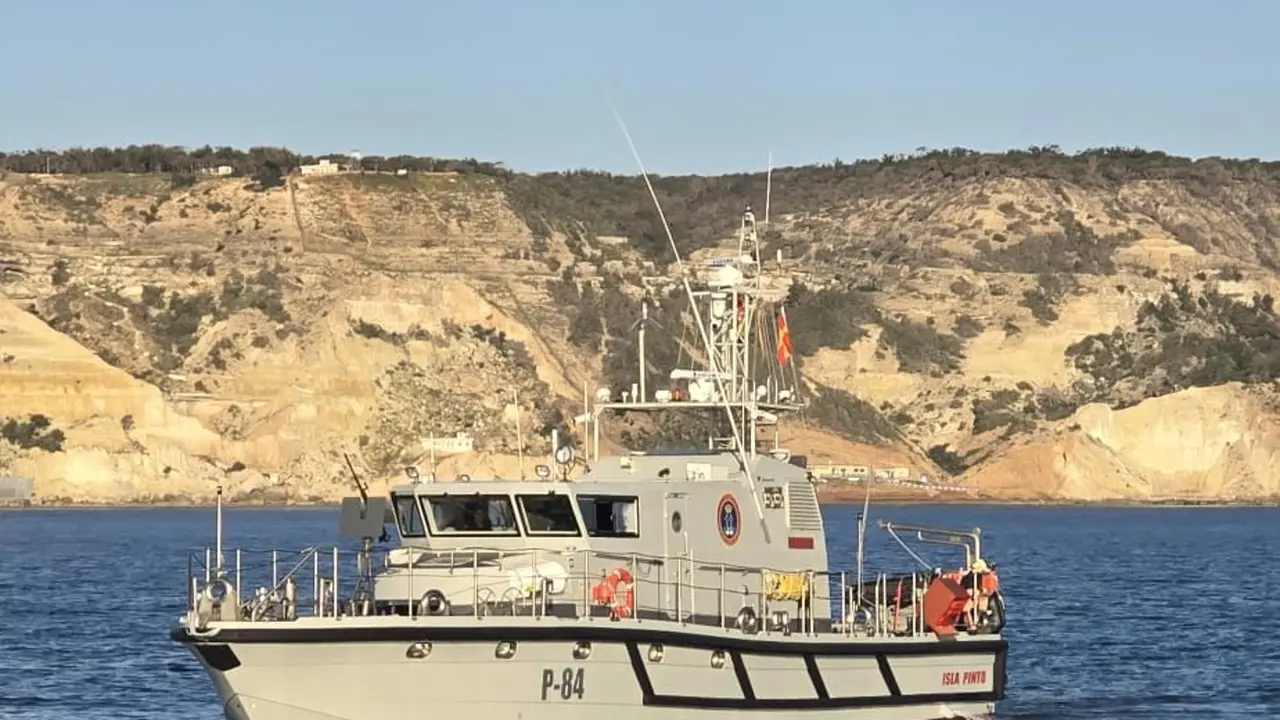 El "Isla Pinto" en aguas de Melilla. Emad