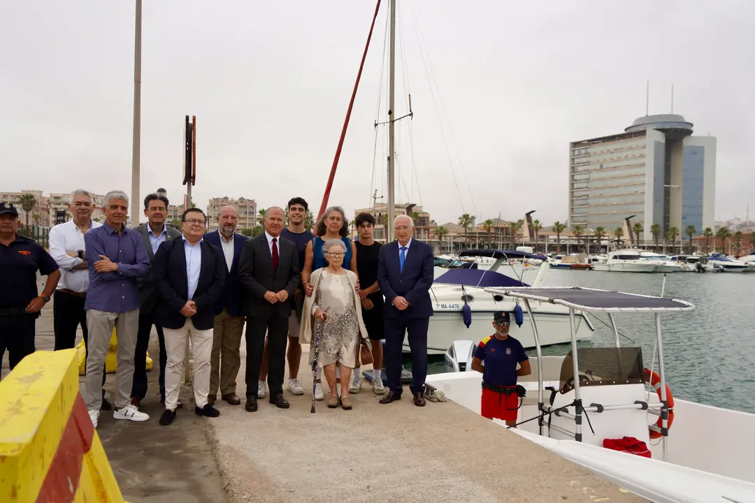 homenaje en el puerto
