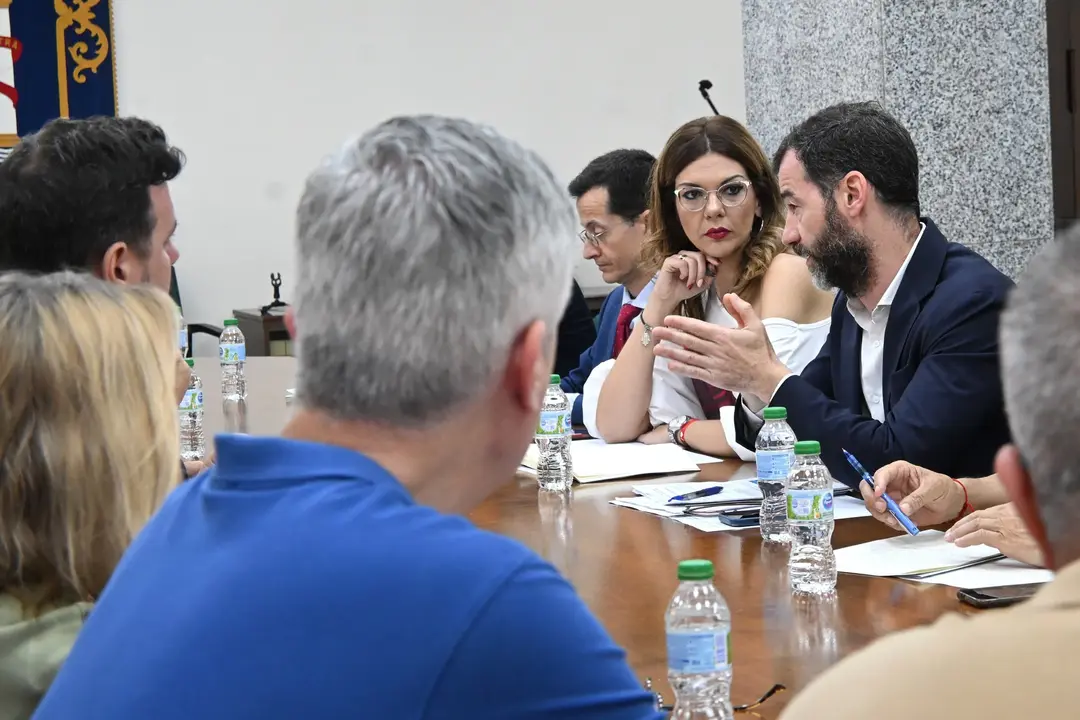 Reuni&oacute;n con el secretario de estado Benito N&uacute;&ntilde;ez, en el grupo de Trabajo de Transportes del Ministerio