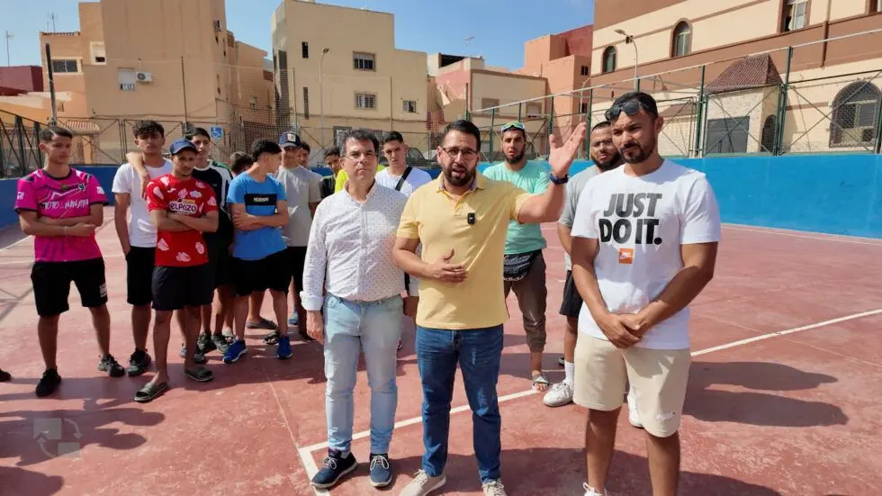 Somos Melilla durante su visita a esta pista deportiva