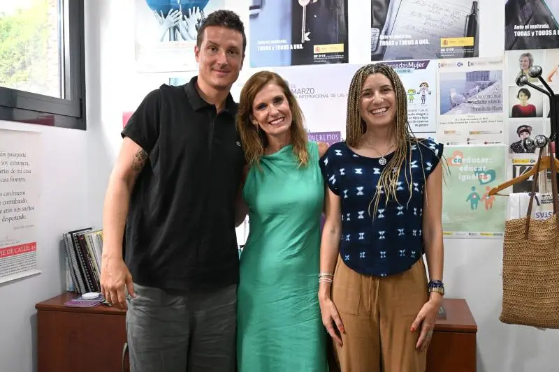 Laura Segura con representantes de ACNUR. / Delegaci&oacute;n del Gobierno