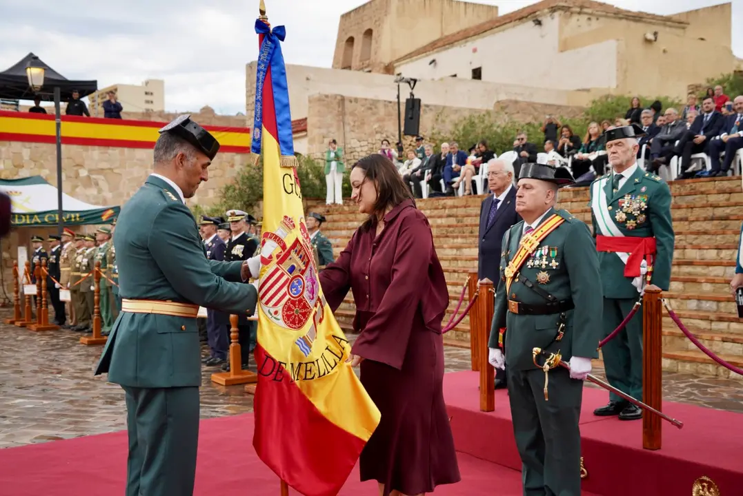 Entrega de la bandera nacional a la Guardia Civil / Gobierno de Melilla