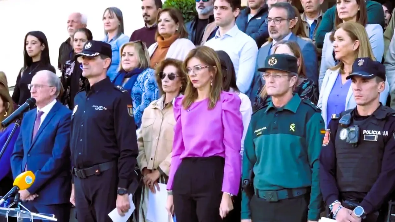 Minuto de silencio D&iacute;a Internacional contra la violencia hacia las mujeres