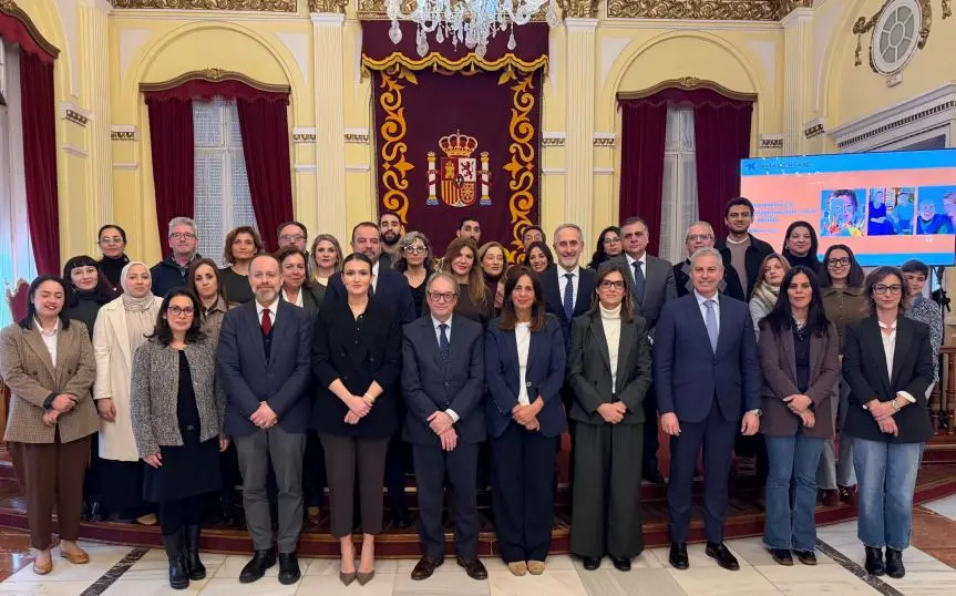 Foto de familia en el acto de presentaci&oacute;n del balance anual de la labor social que hace la Fundaci&oacute;n &rdquo;la Caixa&rdquo; en Melilla