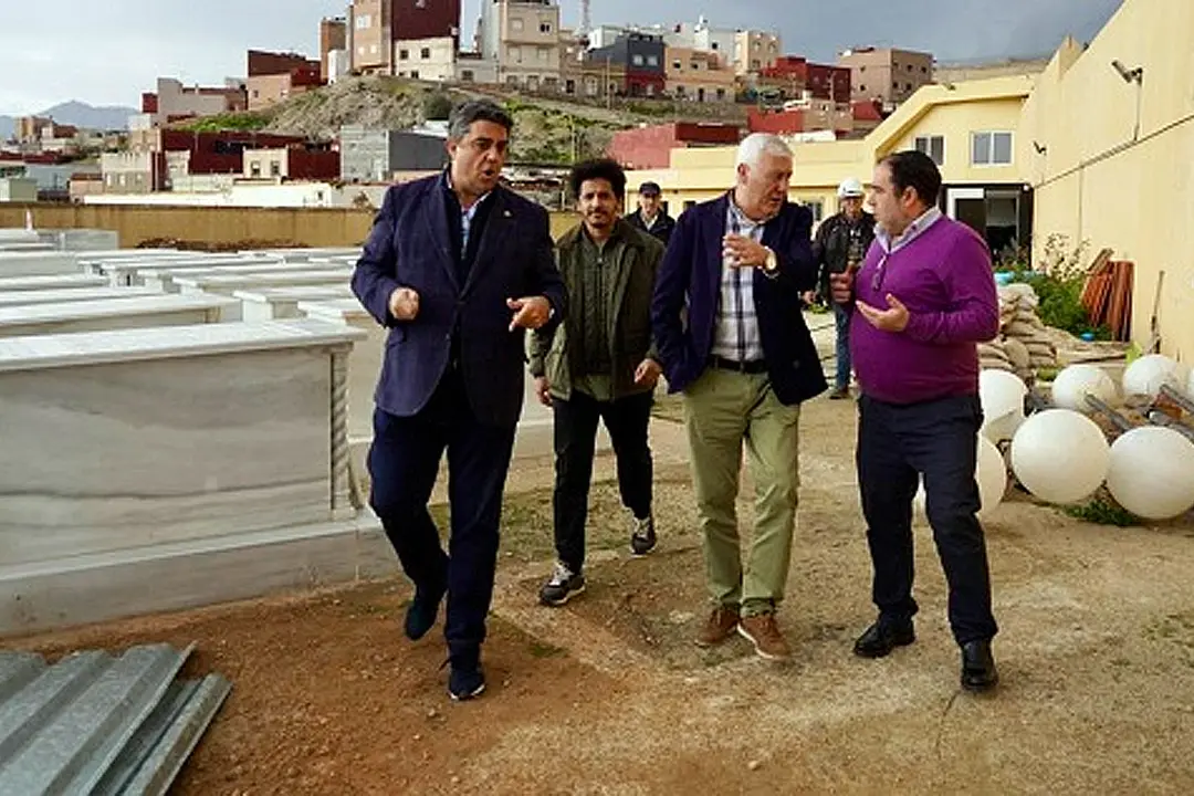 El consejero de Medio Ambiente visita el cementerio hebreo