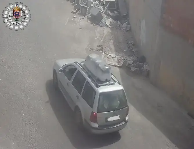 policia local vertido in fraganti