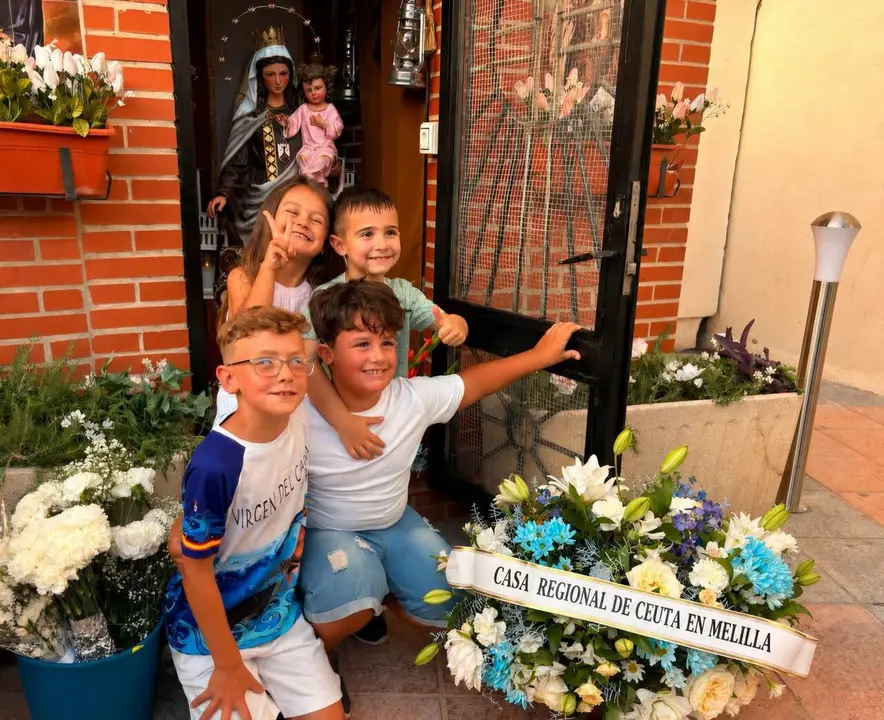 Ofrenda a la Virgen del Carmen en el Pol&iacute;gono