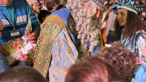 Melilla celebra la llegada de los Reyes Magos con una cabalgata accesible y m&aacute;gica