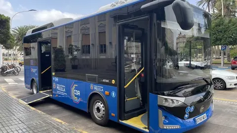 Un veh&iacute;culo de la flota de la COA / Cooperativa &Oacute;mnibus de Melilla
