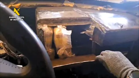 Incautaci&oacute;n de hach&iacute;s en el puerto / Guardia Civil