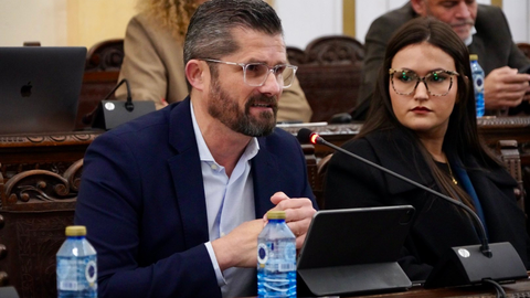 El consejero de Educaci&oacute;n durante la sesi&oacute;n plenaria de este viernes