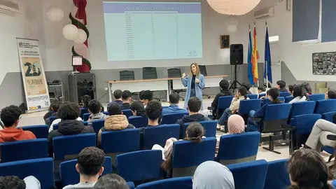 charla violencia mujer laura serompas