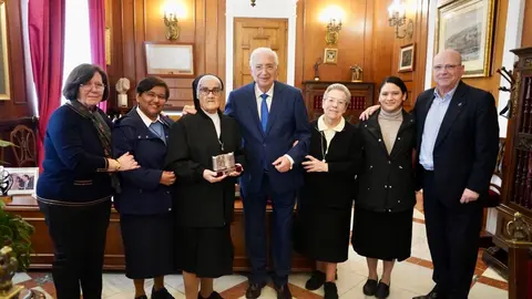 Despedida a Sor Adelina en el despacho de la Presidencia