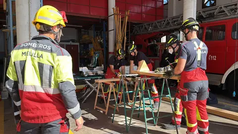 Fotograf&iacute;a: Un bombero en Melilla