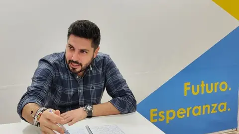 Carlos López.
