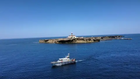 PVZ &lsquo;Isla Pinto&rsquo; en la isla de Albor&aacute;n / Armada Espa&ntilde;ola