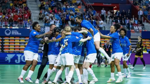 El Melilla CD Torreblanca celebra un triunfo durante la Copa de la Reina 2025 / ACFSF