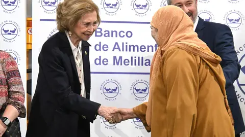 Visita de la  reina Sof&iacute;a al Banco de Alimentos