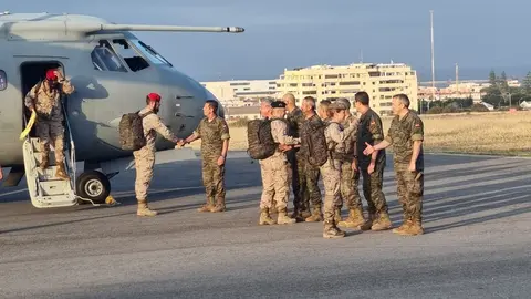 Llegada al aer&oacute;dromo militar de Melilla