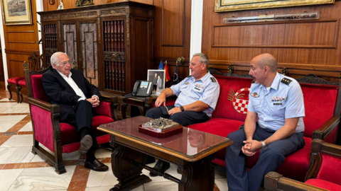 Imbroda recibe al nuevo comandante militar a&eacute;reo de Melilla