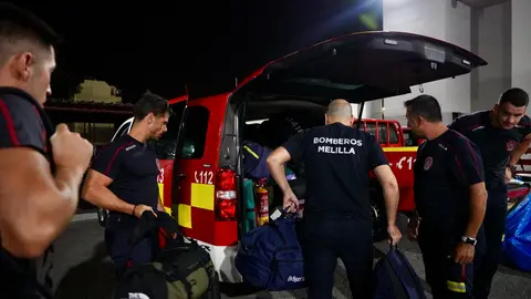 Bomberos de Melilla antes de marchar a Castilla y Le&oacute;n / Gobierno de Melilla