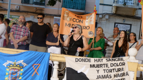 psoe protesta toros