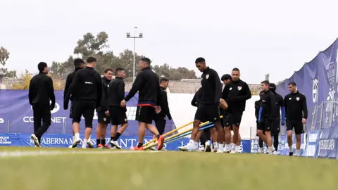 La plantilla azulilla durante una sesi&oacute;n de entrenamiento. Foto: Linares Deportivo SAD