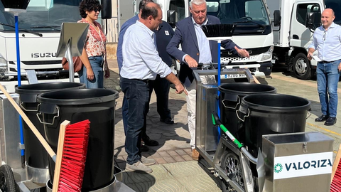 El Gobierno refuerza el servicio de limpieza con una tercera remesa de veh&iacute;culos y 75 carritos el&eacute;ctricos