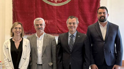 El director provincial, Jorge Vera, participa en este nuevo &oacute;rgano de colaboraci&oacute;n impulsado por la Universidad de Granada, que busca mejorar la empleabilidad y adaptar la formaci&oacute;n a las necesidades del mercado laboral.