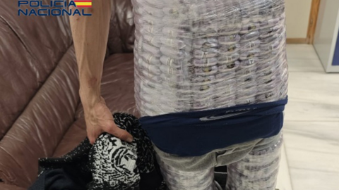 Detenido con m&aacute;s de siete kilos de hach&iacute;s adosados al cuerpo / CNP