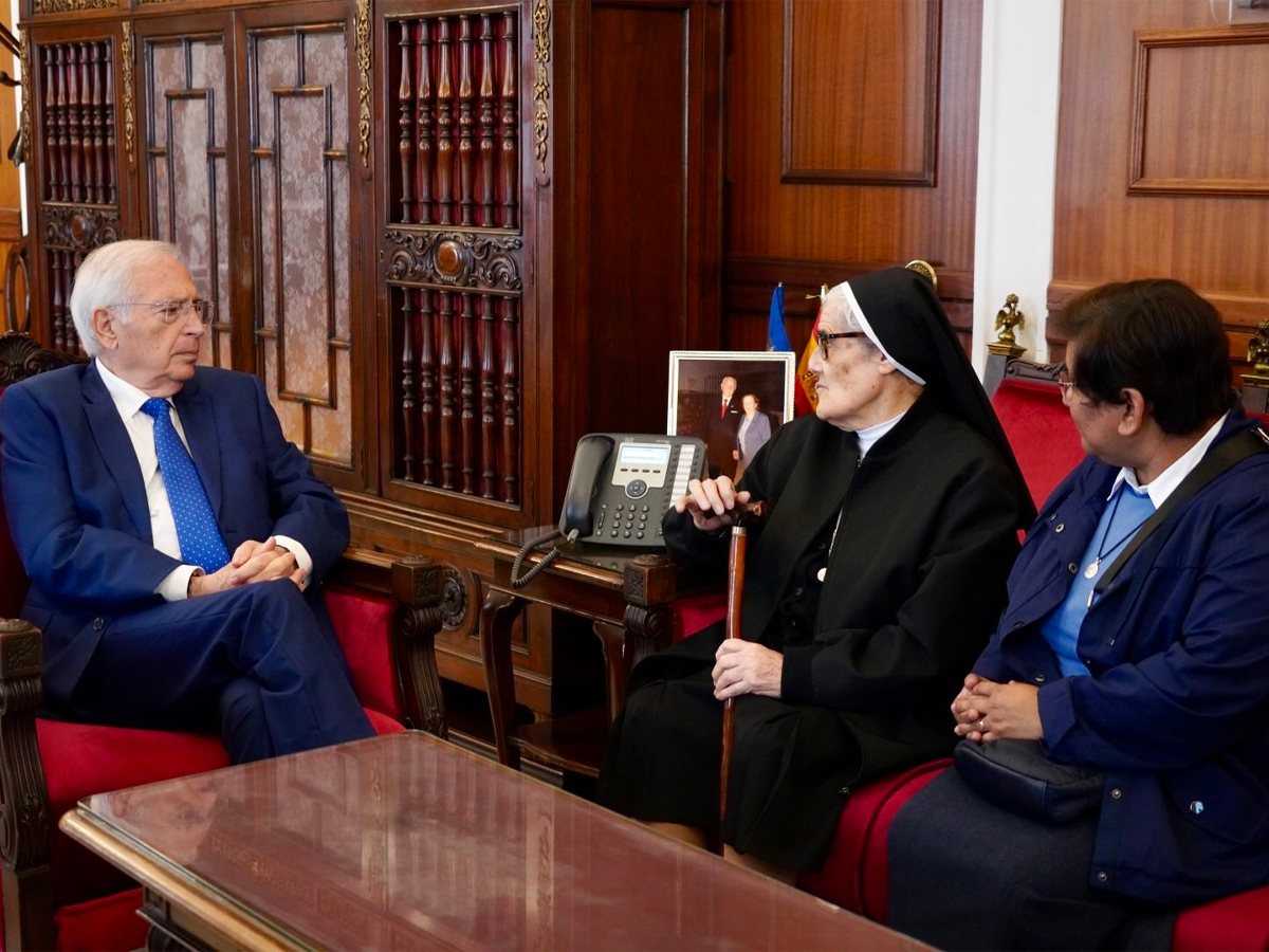 Despedida a Sor Adelina en el despacho de la Presidencia