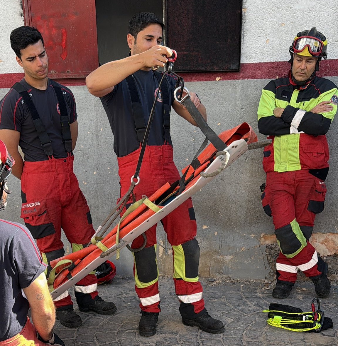 Fotografía: Un bombero en Melilla
