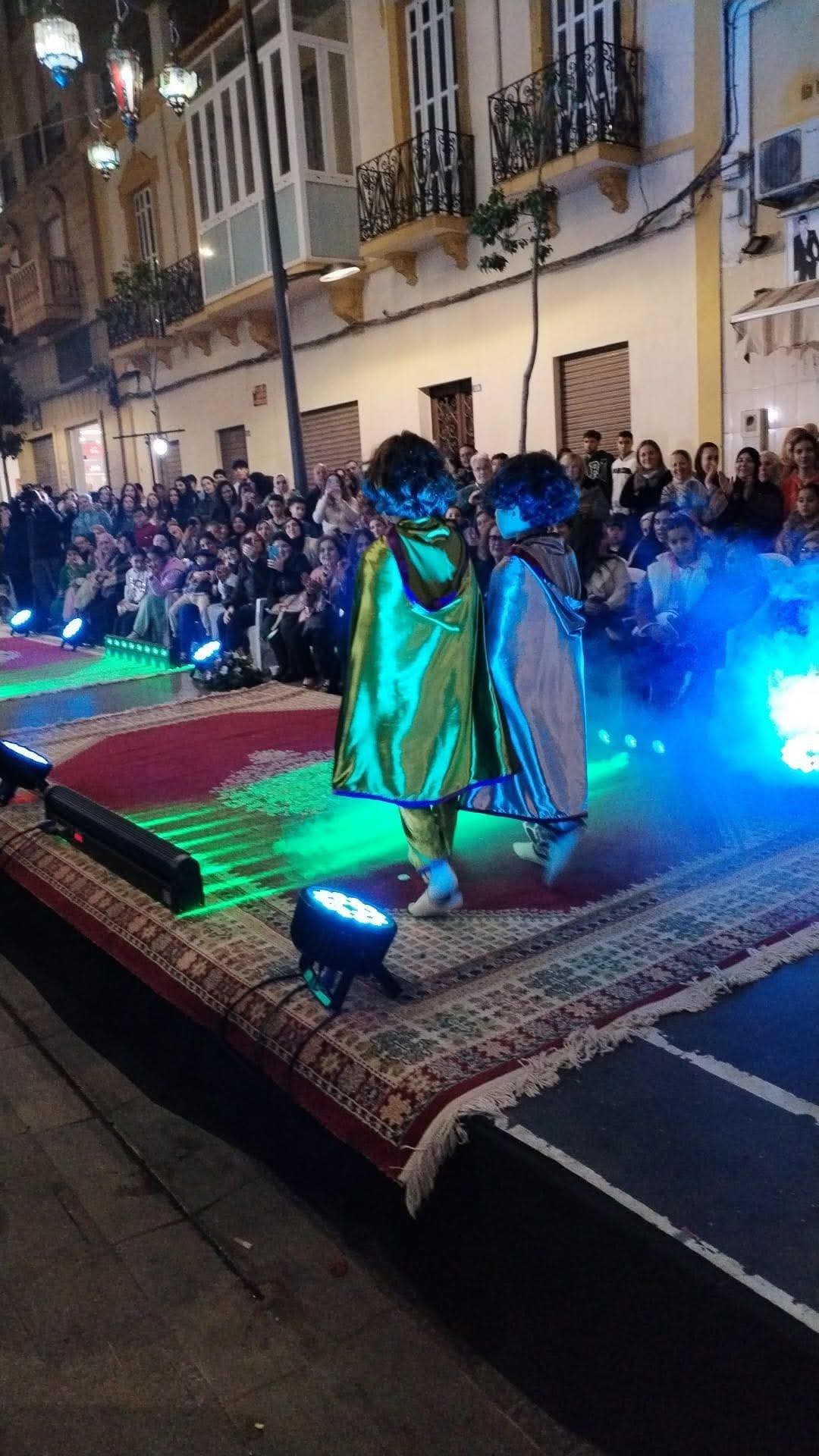 Noche de música, moda y tradición en el barrio del Rastro de Melilla