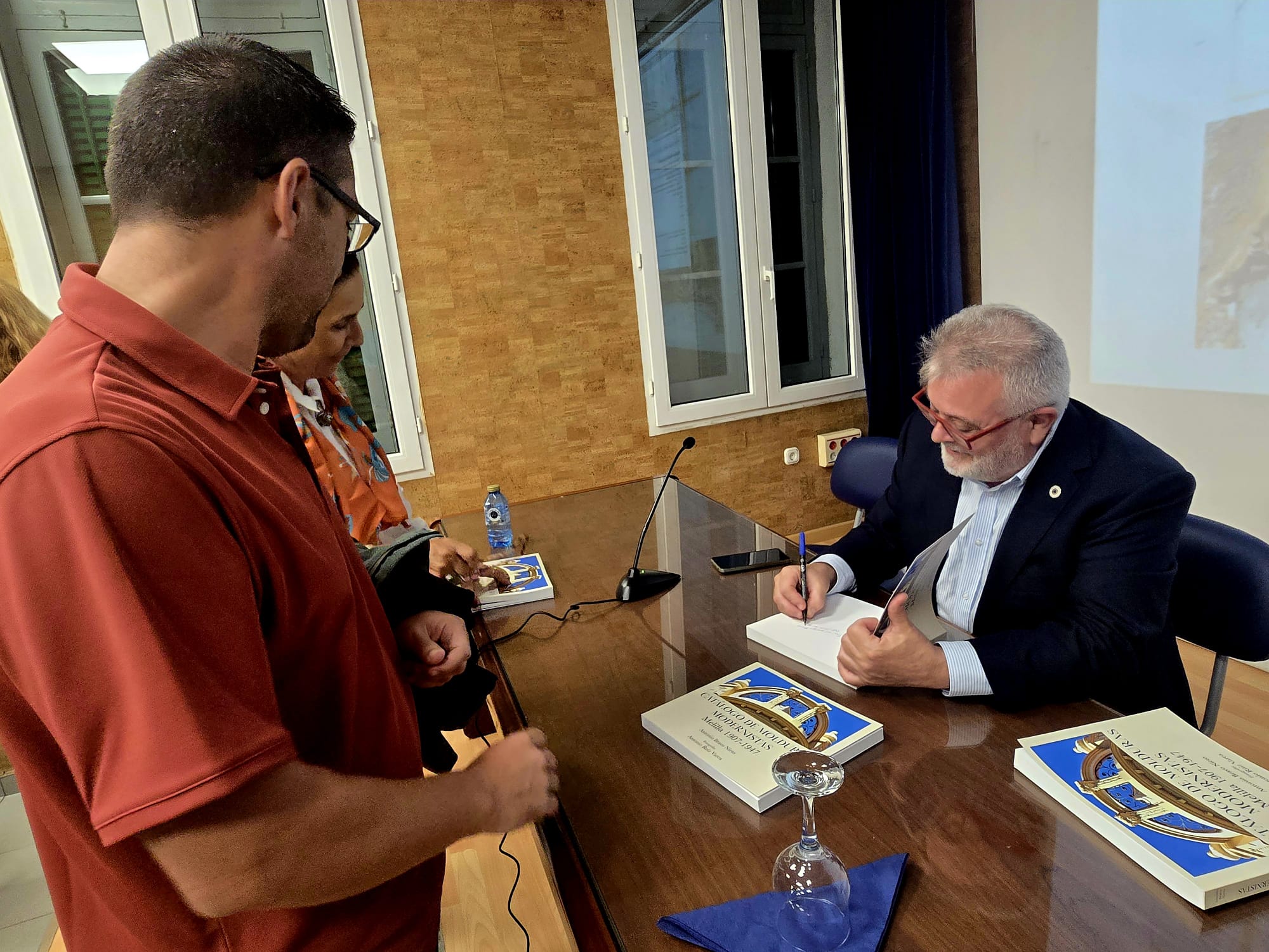 firma libro aula 10 UNED