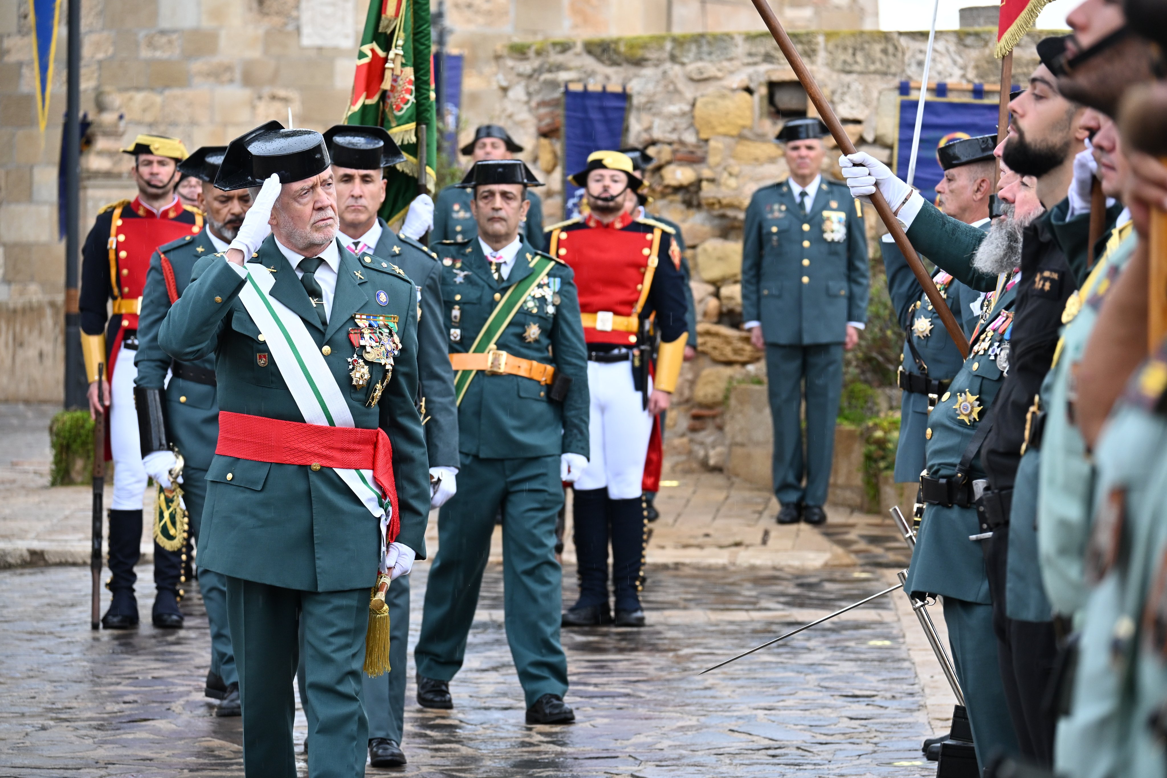 Entrega de la bandera nacional a la Guardia Civil / Delegación del Gobierno